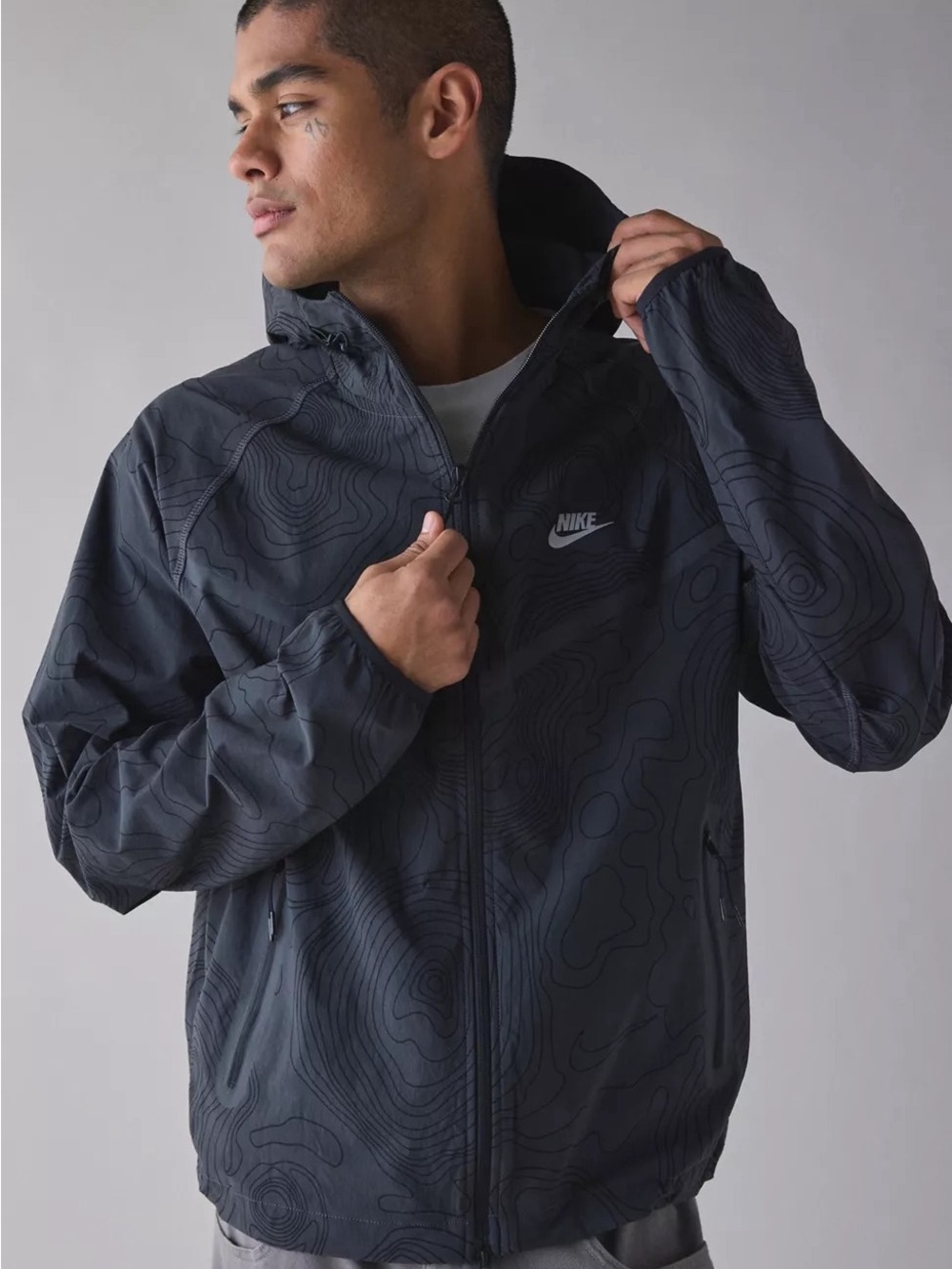 Nike Men’s Dark Charcoal Hooded Windbreaker with Topographic Print